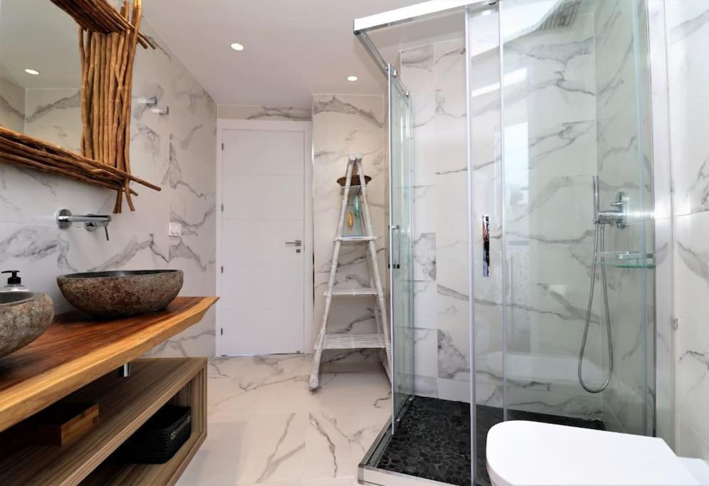 Luxurious 2-Bedroom Apt With Stunning Views, 1St Line On Levante Beach, Benidorm Bagian luar foto